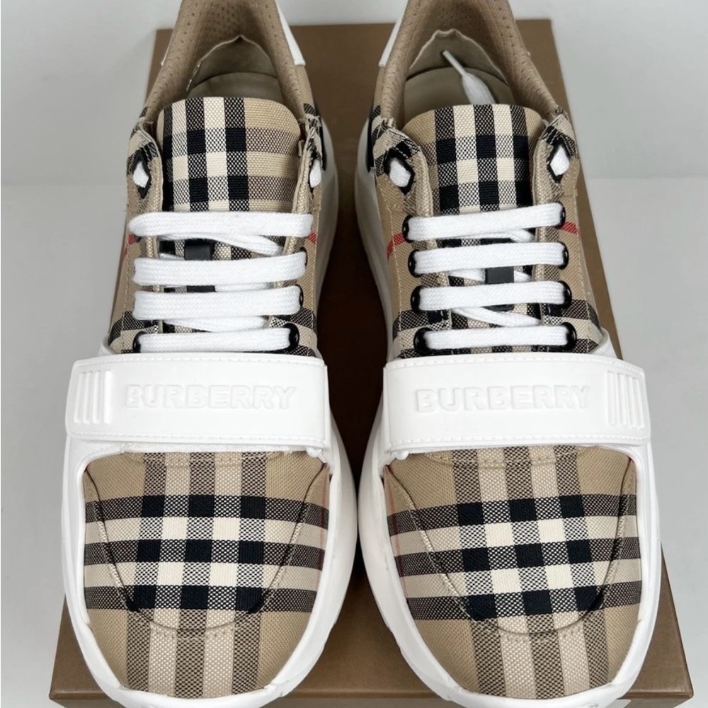 Burberry Nova Tan Blue Sneakers Classic Style Women 9 Pre-owned like new in box